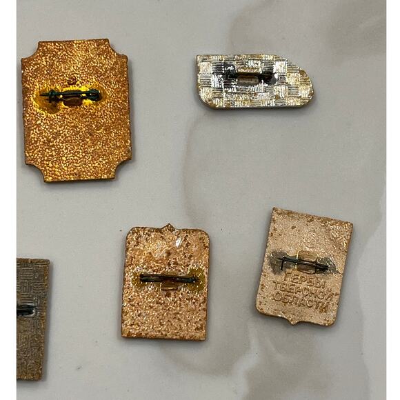 Lot of 19 Vintage USSR Russian Enamel Pins – Leningrad, Moscow, Hermitage - Picture 13 of 16